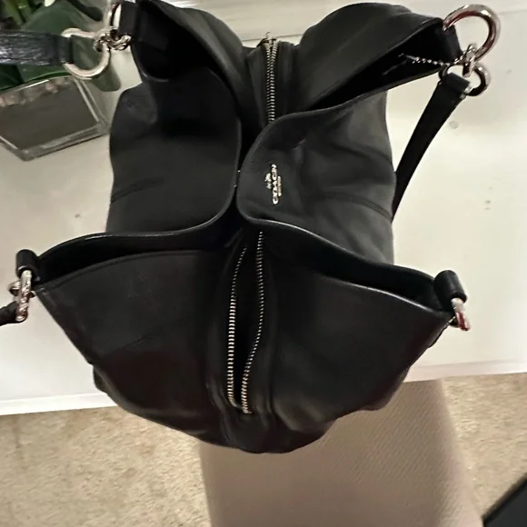 Coach Black Leather Shoulder Bag with Pebbled Texture - Picture 5 of 14